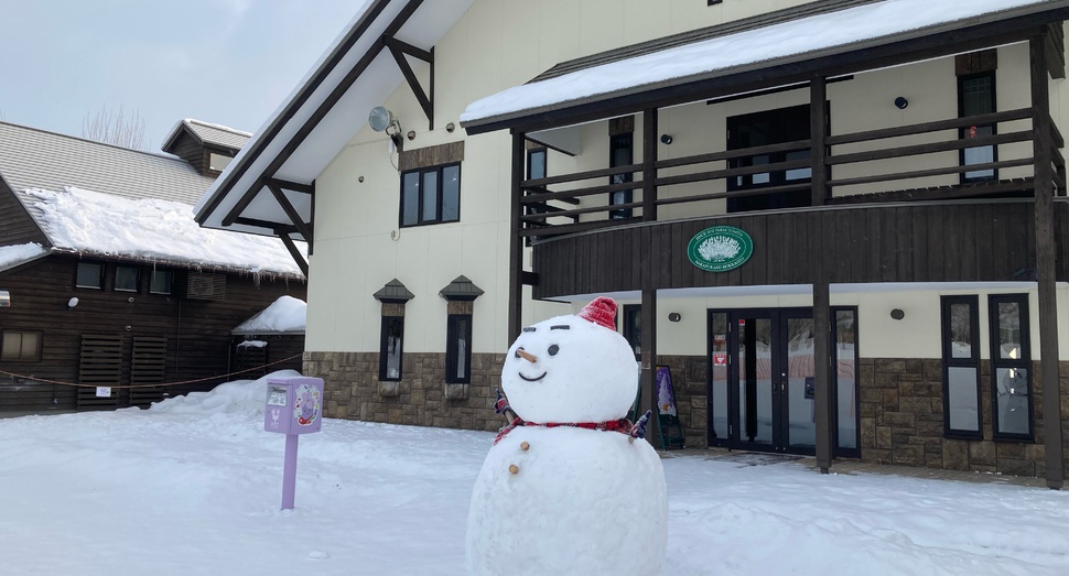 お客様をお待ちしている「雪だるま」