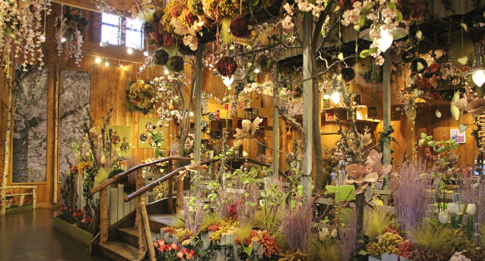 ドライフラワーアレンジメントの展示をご覧いただいたり