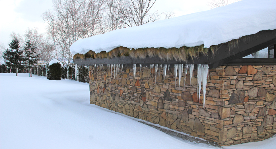 大きな氷柱が出来ていました