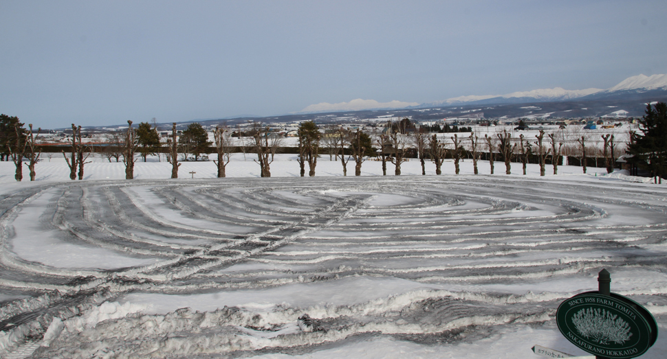 花人の畑にも融雪剤を撒き終えました