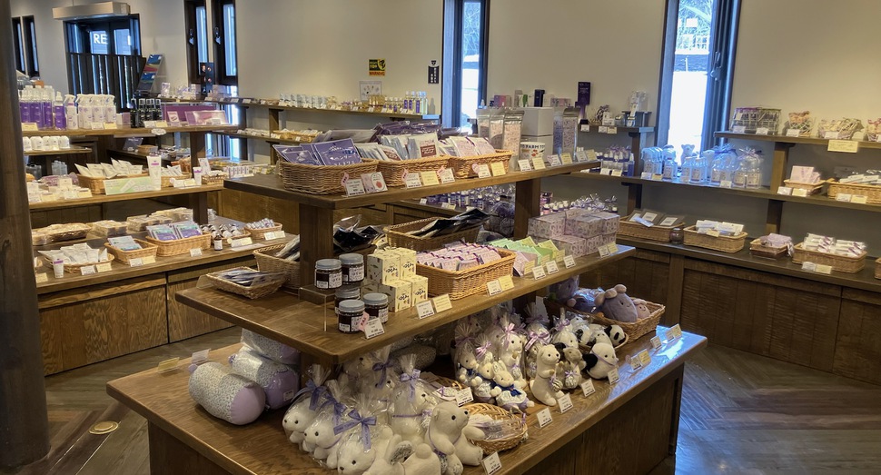 「花人の舎」たくさんの商品がお買いお求めできます。